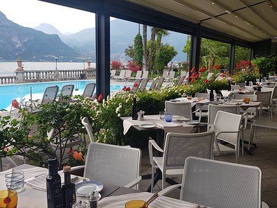 tour in barca per arrivare al ristorante alle darsene